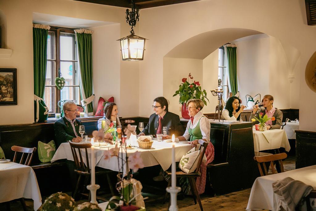 Hotel Gasthof Zur Post Sankt Gilgen Exteriör bild