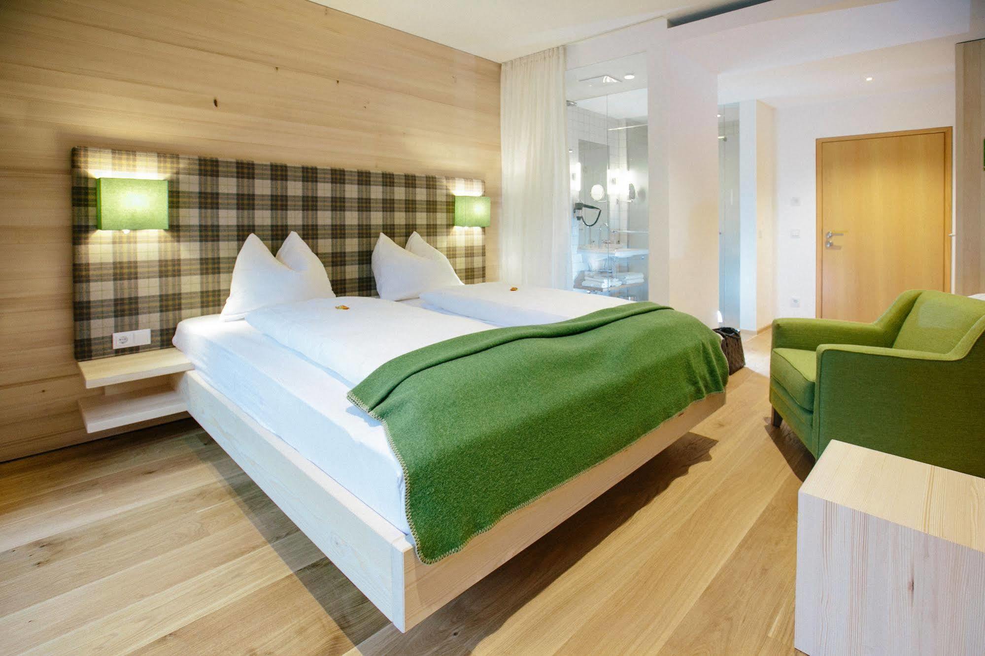 Hotel Gasthof Zur Post Sankt Gilgen Exteriör bild