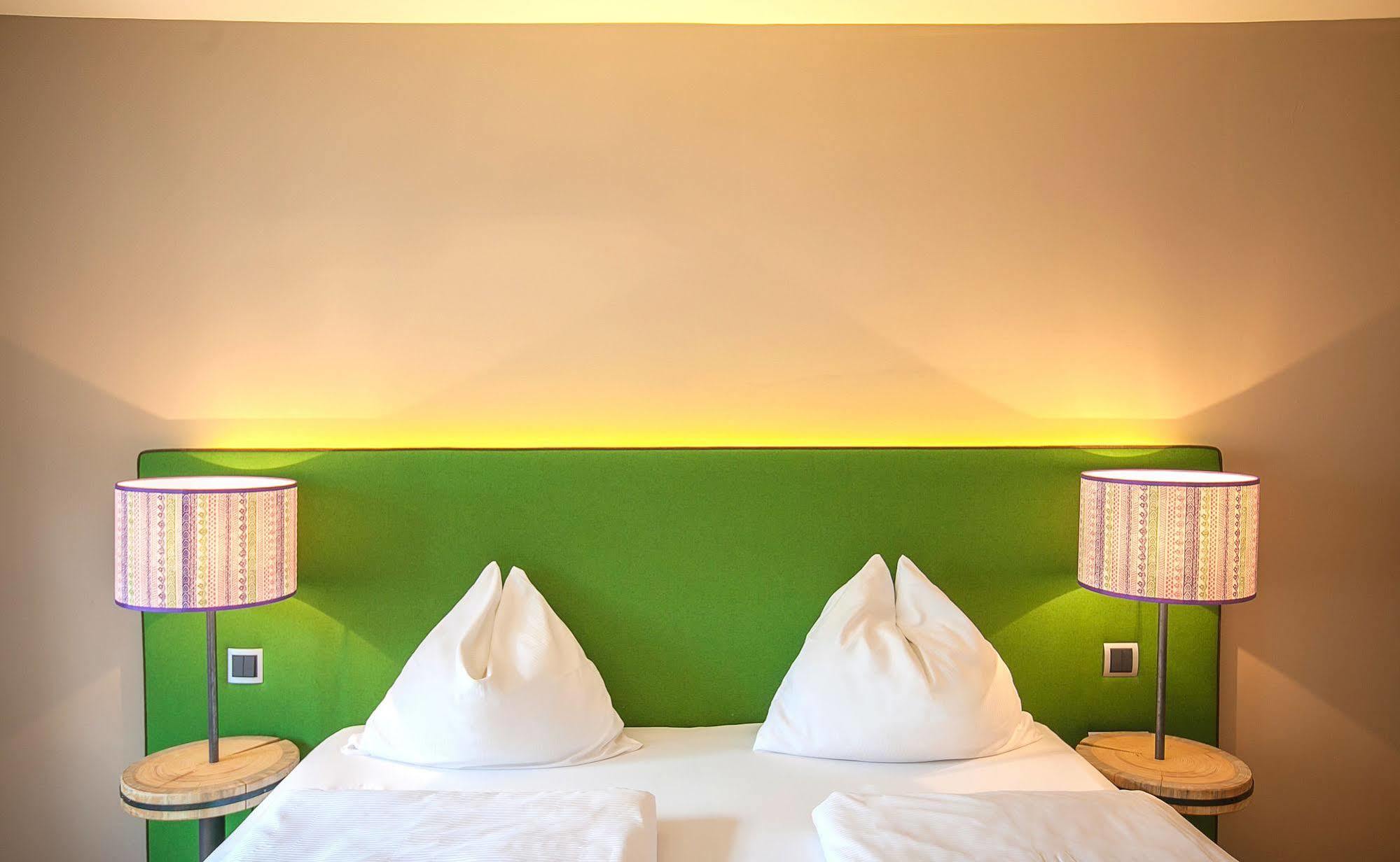 Hotel Gasthof Zur Post Sankt Gilgen Exteriör bild