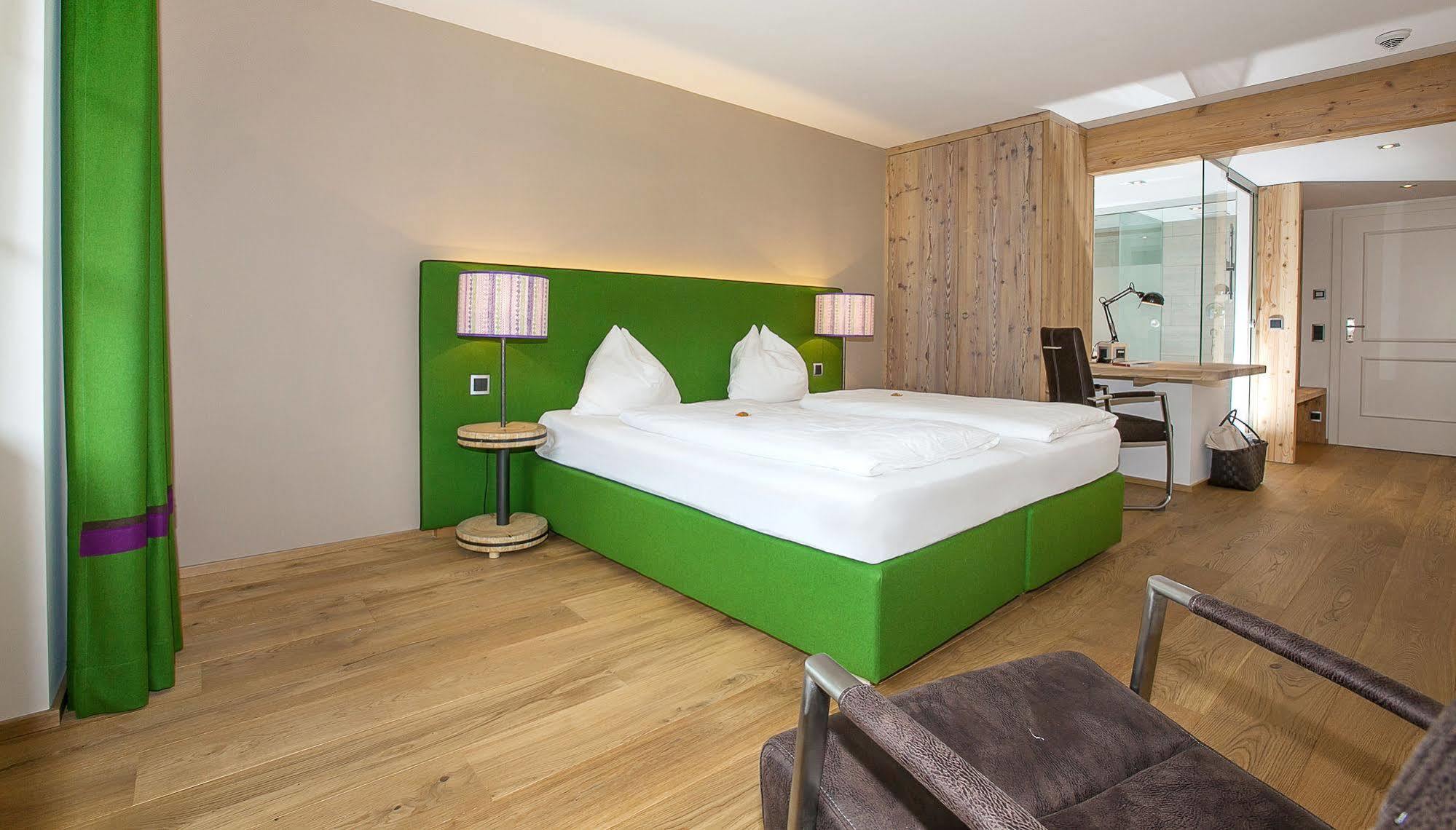 Hotel Gasthof Zur Post Sankt Gilgen Exteriör bild