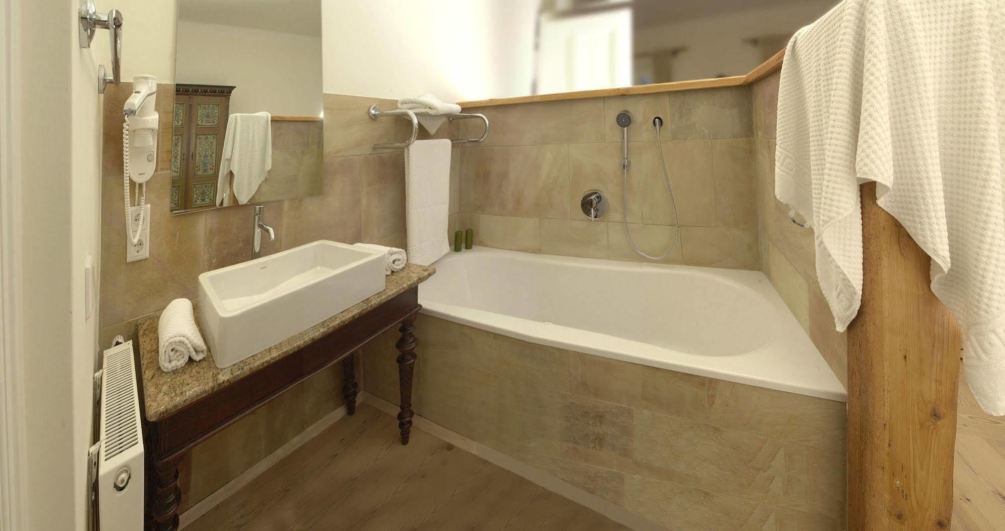 Hotel Gasthof Zur Post Sankt Gilgen Exteriör bild