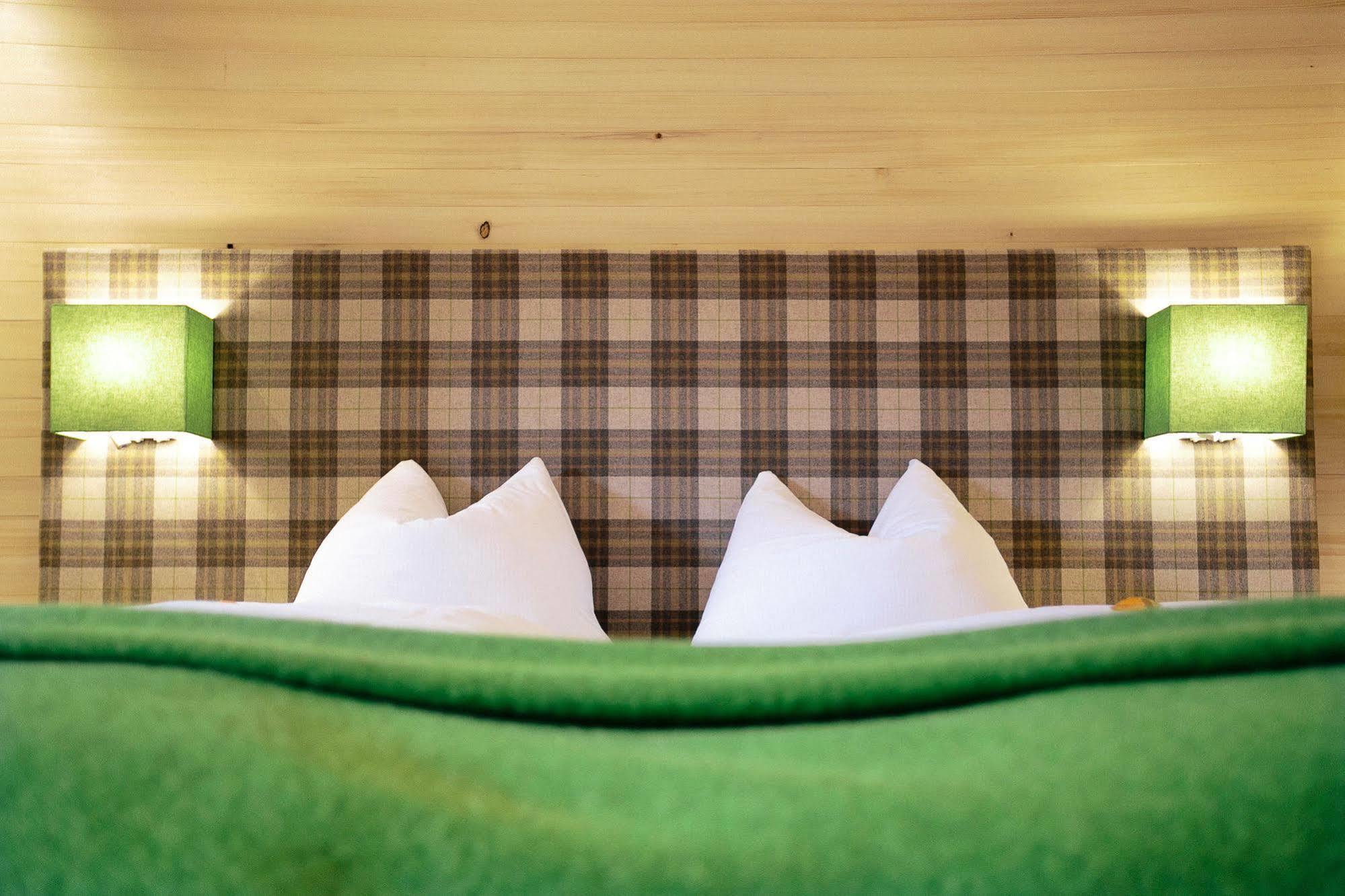 Hotel Gasthof Zur Post Sankt Gilgen Exteriör bild
