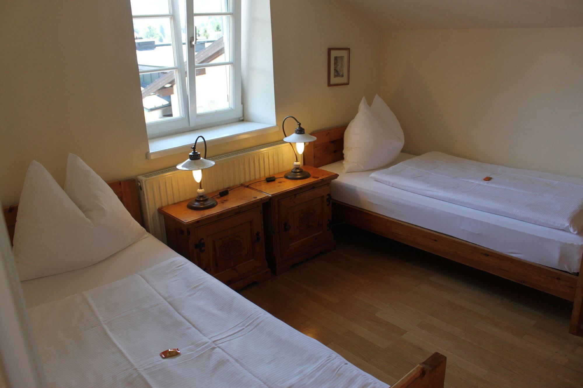 Hotel Gasthof Zur Post Sankt Gilgen Exteriör bild