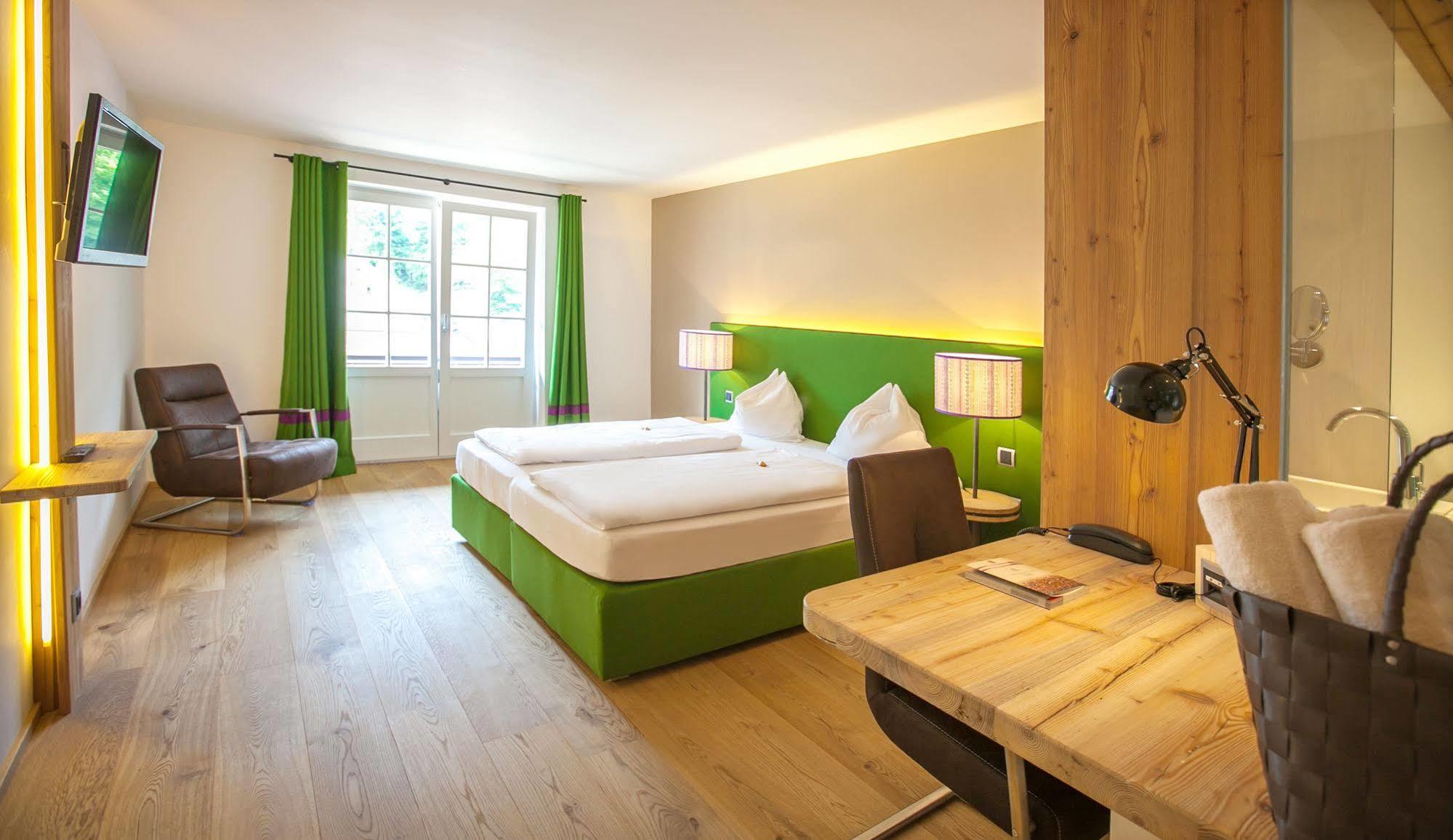 Hotel Gasthof Zur Post Sankt Gilgen Exteriör bild